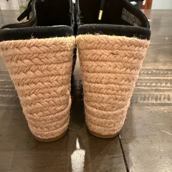 Chic Black Wedge Sandals with Rope Platform - Picture 6 of 6